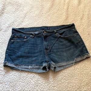Levi boyfriend style shorts